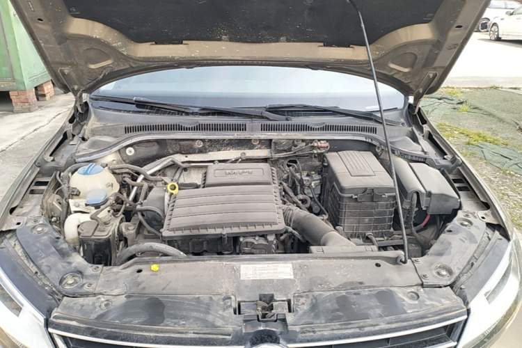 Used Volkswagen Sagitar 2015 1.6L Automatic Comfort Model Engine Bay