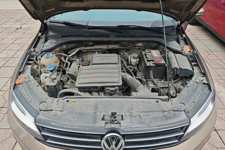 Used Volkswagen Sagitar 2015 1.6L Manual Comfort Model Engine Bay