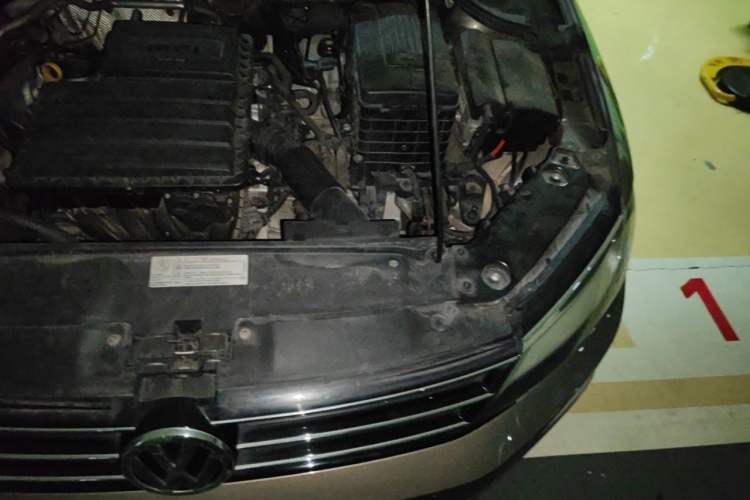 Used Volkswagen Sagitar 2015 1.6L Automatic Comfort Model Engine Bay Left