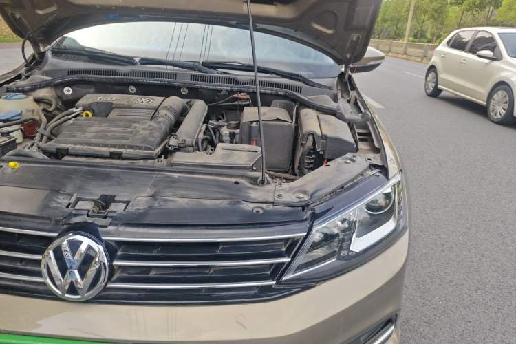 Used Volkswagen Sagitar 2015 230TSI Automatic Comfort Version Engine Bay Left