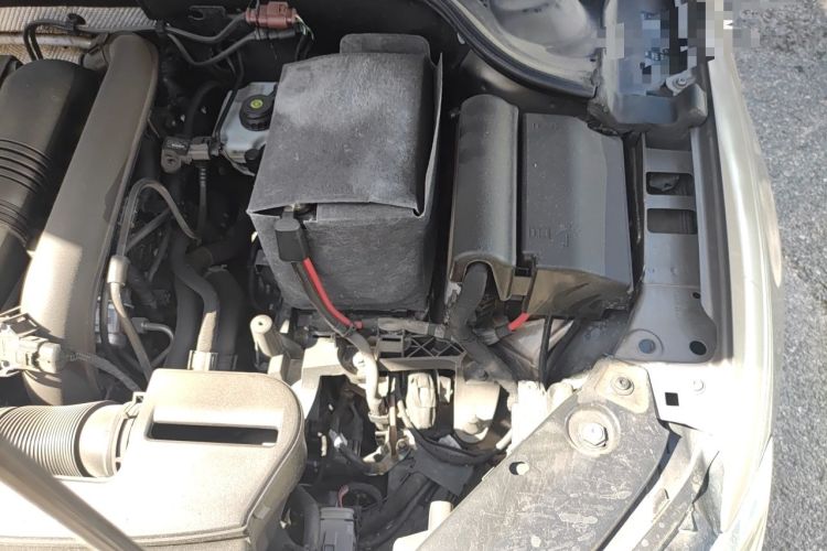 Used Volkswagen Sagitar 2015 230TSI Automatic Luxury Model Engine Bay Left