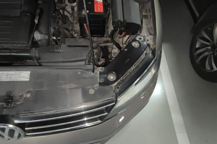 Used Volkswagen Sagitar 2015 230TSI Automatic Comfort Version Engine Bay Left