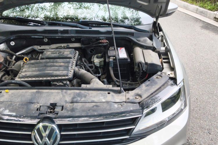 Used Volkswagen Sagitar 2015 1.6L Manual Comfort Model Engine Bay Left