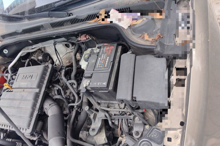 Used Volkswagen Sagitar 2015 1.6L Manual Comfort Model Engine Bay Left