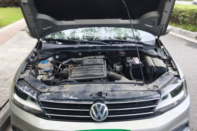 Used Volkswagen Sagitar 2015 1.6L Manual Comfort Model Engine Bay