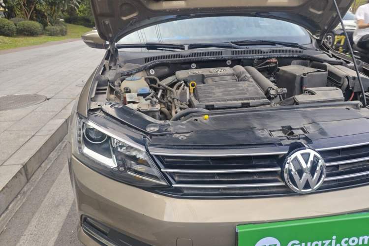 Used Volkswagen Sagitar 2015 230TSI Automatic Comfort Version Engine Bay Right