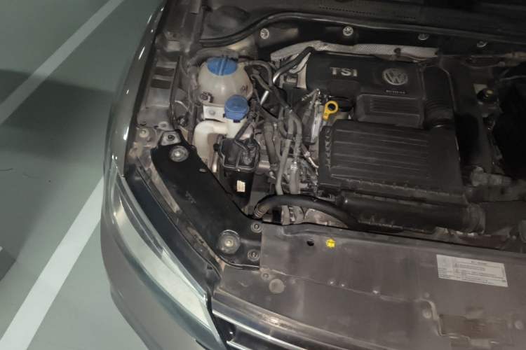 Used Volkswagen Sagitar 2015 230TSI Automatic Comfort Version Engine Bay Right
