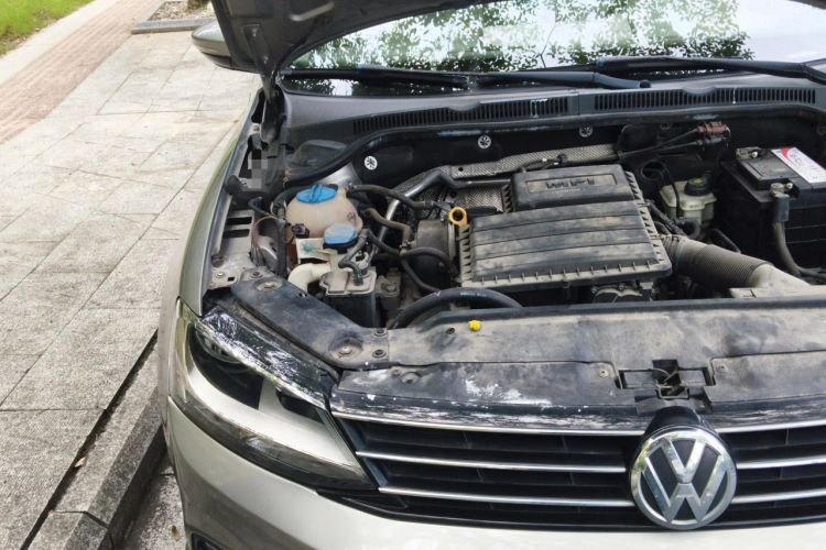 Used Volkswagen Sagitar 2015 1.6L Manual Comfort Model Engine Bay Right