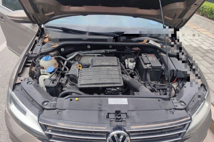 Used Volkswagen Sagitar 2015 1.6L Manual Comfort Model Engine Bay