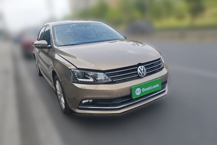 Used Volkswagen Sagitar 2015 230TSI Automatic Comfort Version Front Right 45 Deg
