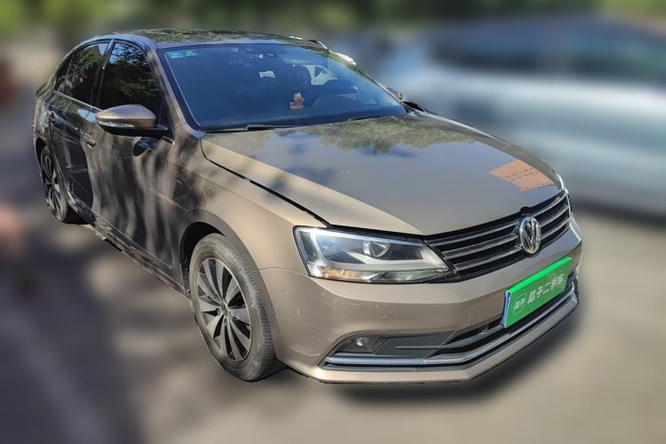 Used Volkswagen Sagitar 2015 230TSI Automatic Luxury Model Front Right 45 Deg