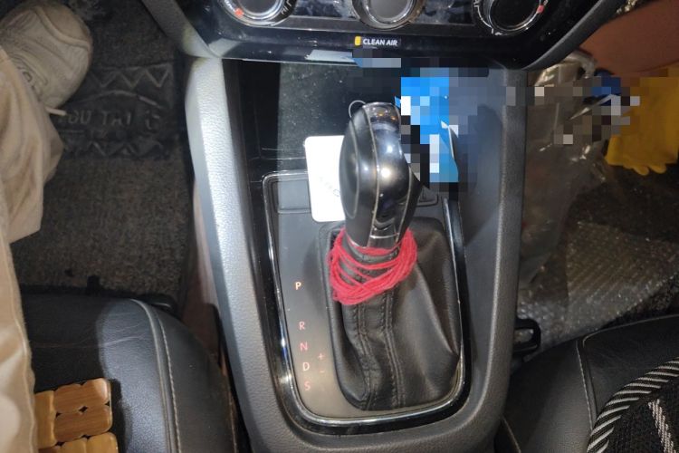 Used Volkswagen Sagitar 2015 1.6L Automatic Comfort Model Gear Lever