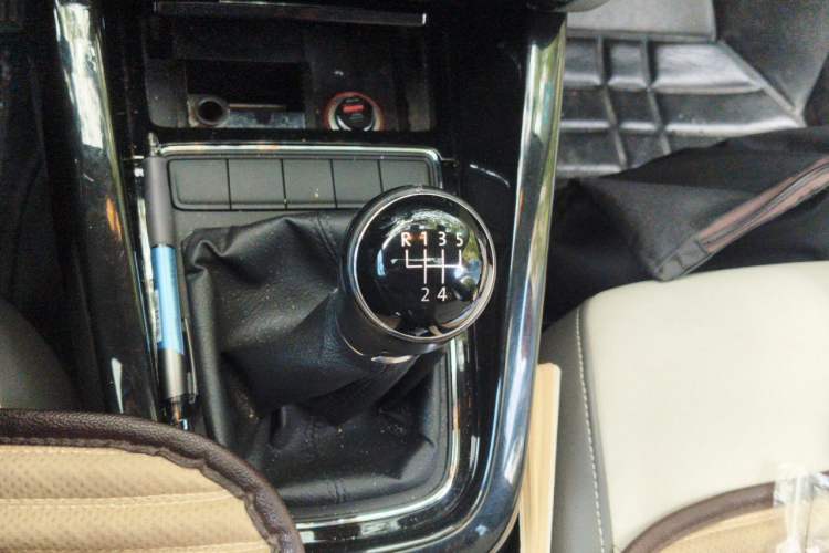 Used Volkswagen Sagitar 2015 1.6L Manual Comfort Model Gear Lever