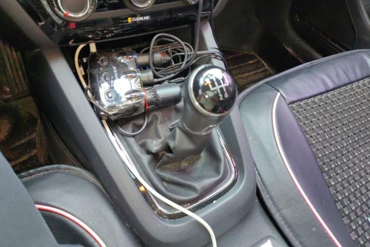 Used Volkswagen Sagitar 2015 1.6L Manual Comfort Model Gear Lever