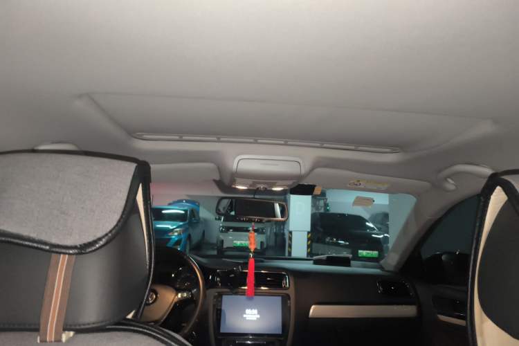 Used Volkswagen Sagitar 2015 230TSI Automatic Comfort Version Headliner