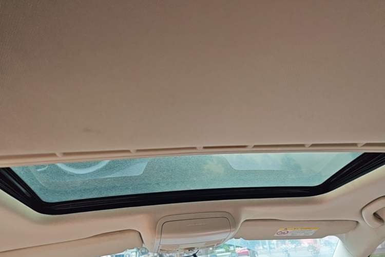 Used Volkswagen Sagitar 2015 1.6L Manual Comfort Model Headliner
