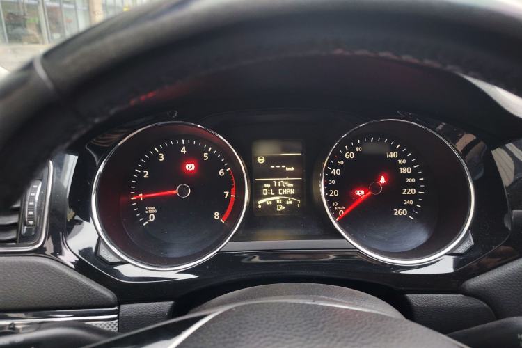 Used Volkswagen Sagitar 2015 1.6L Manual Comfort Model Instrument Cluster