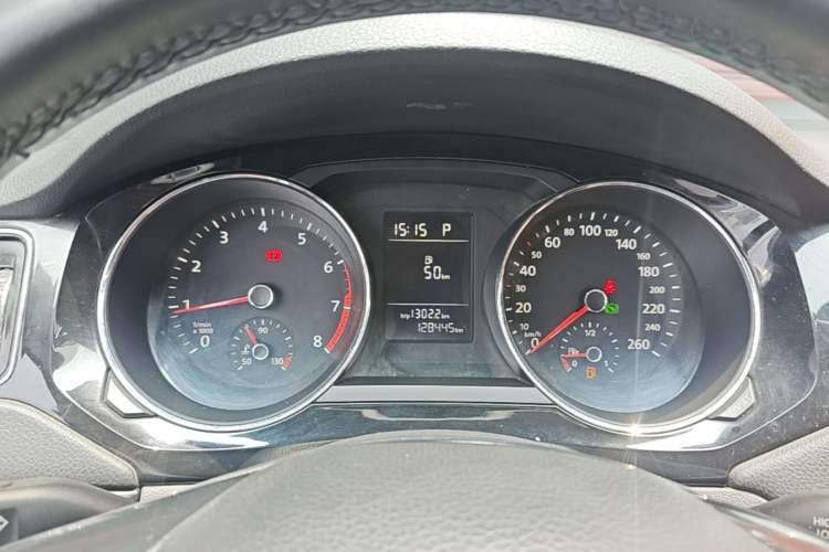 Used Volkswagen Sagitar 2015 230TSI Automatic Comfort Version Instrument Cluster