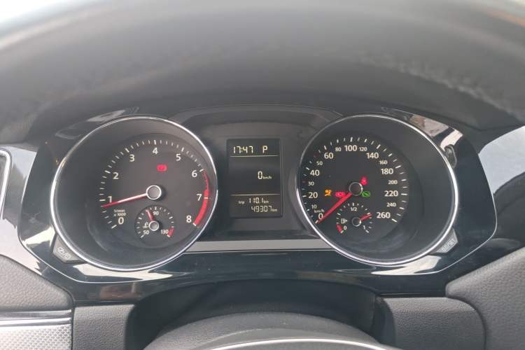 Used Volkswagen Sagitar 2015 230TSI Automatic Comfort Version Instrument Cluster