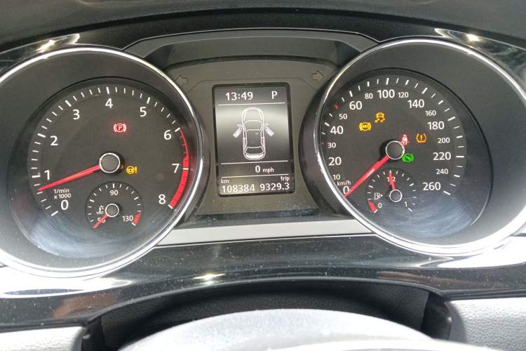 Used Volkswagen Sagitar 2015 230TSI Automatic Luxury Model Instrument Cluster