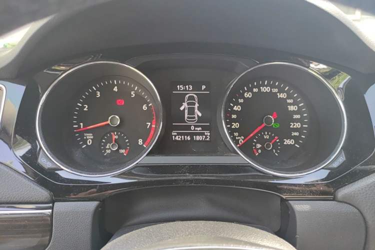 Used Volkswagen Sagitar 2015 230TSI Automatic Luxury Model Instrument Cluster