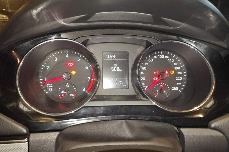 Used Volkswagen Sagitar 2015 230TSI Manual Comfort Version Instrument Cluster