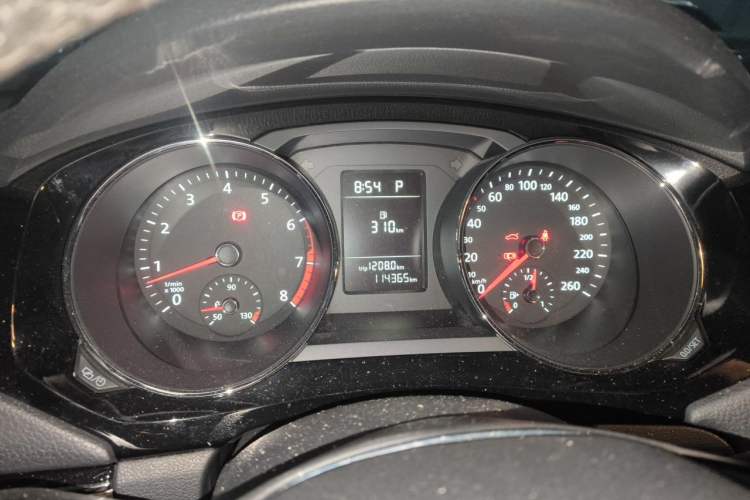 Used Volkswagen Sagitar 2015 230TSI Automatic Comfort Version Instrument Cluster