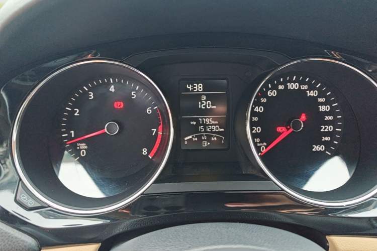 Used Volkswagen Sagitar 2015 1.6L Manual Comfort Model Instrument Cluster