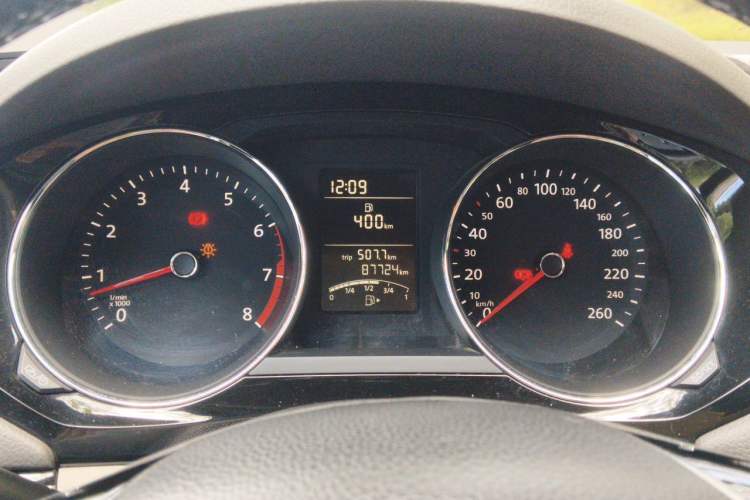 Used Volkswagen Sagitar 2015 1.6L Manual Comfort Model Instrument Cluster