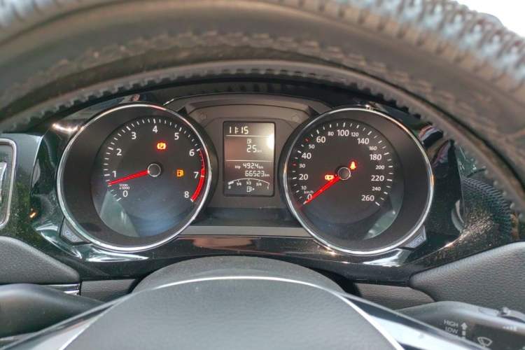 Used Volkswagen Sagitar 2015 1.6L Manual Comfort Model Instrument Cluster