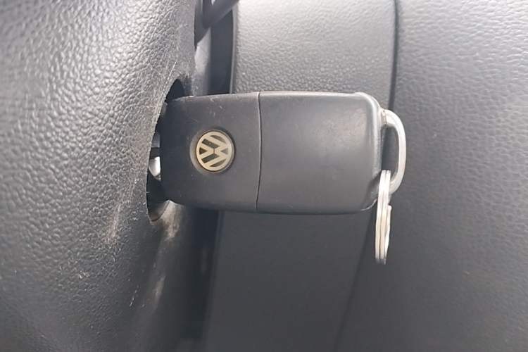 Used Volkswagen Sagitar 2015 1.6L Automatic Comfort Model Interior 1