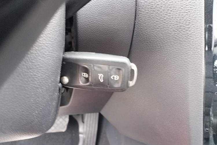 Used Volkswagen Sagitar 2015 1.6L Automatic Comfort Model Interior 1