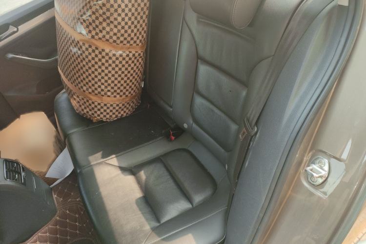 Used Volkswagen Sagitar 2015 1.6L Manual Comfort Model Interior 4