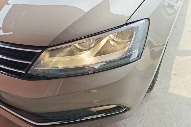 Used Volkswagen Sagitar 2015 230TSI Automatic Comfort Version Left Front Headlight