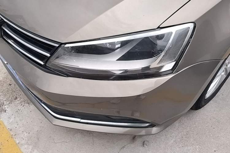 Used Volkswagen Sagitar 2015 1.6L Automatic Comfort Model Left Front Headlight