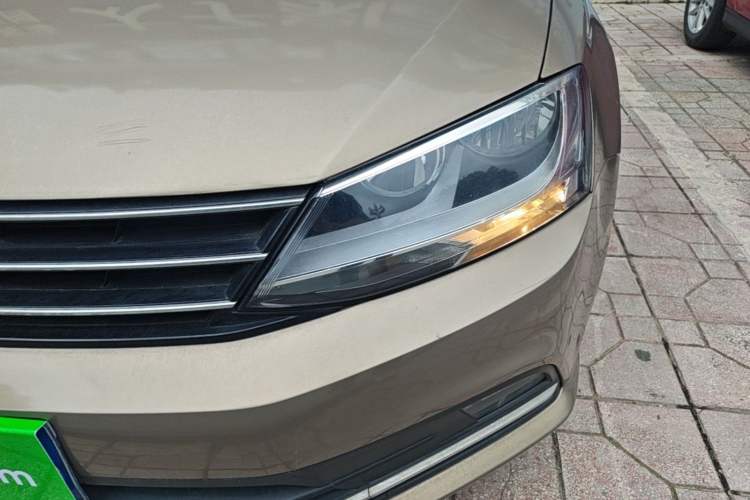 Used Volkswagen Sagitar 2015 1.6L Manual Comfort Model Left Front Headlight
