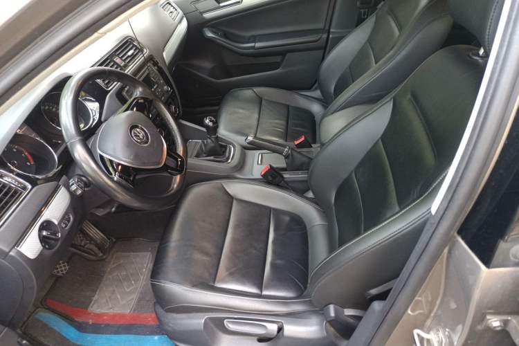 Used Volkswagen Sagitar 2015 1.6L Manual Comfort Model Left Front Seat