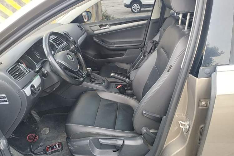 Used Volkswagen Sagitar 2015 1.6L Automatic Comfort Model Left Front Seat