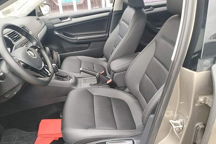 Used Volkswagen Sagitar 2015 1.6L Automatic Comfort Model Left Front Seat