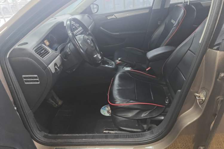 Used Volkswagen Sagitar 2015 1.6L Automatic Comfort Model Left Front Seat