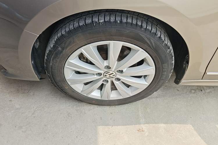 Used Volkswagen Sagitar 2015 230TSI Automatic Comfort Version Left Front Wheel Hub
