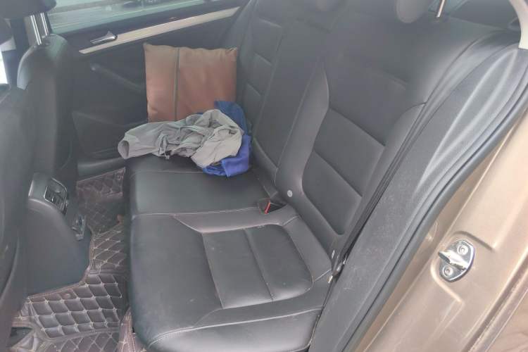 Used Volkswagen Sagitar 2015 1.6L Manual Comfort Model Left Rear Seat