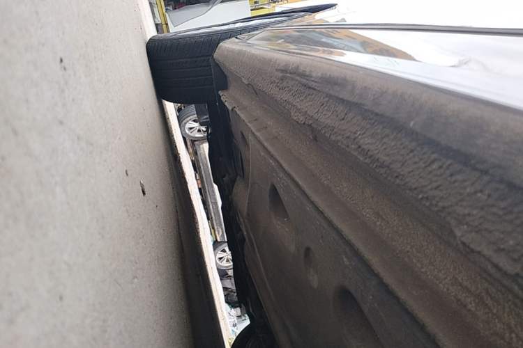 Used Volkswagen Sagitar 2015 1.6L Automatic Comfort Model Left Side Sill