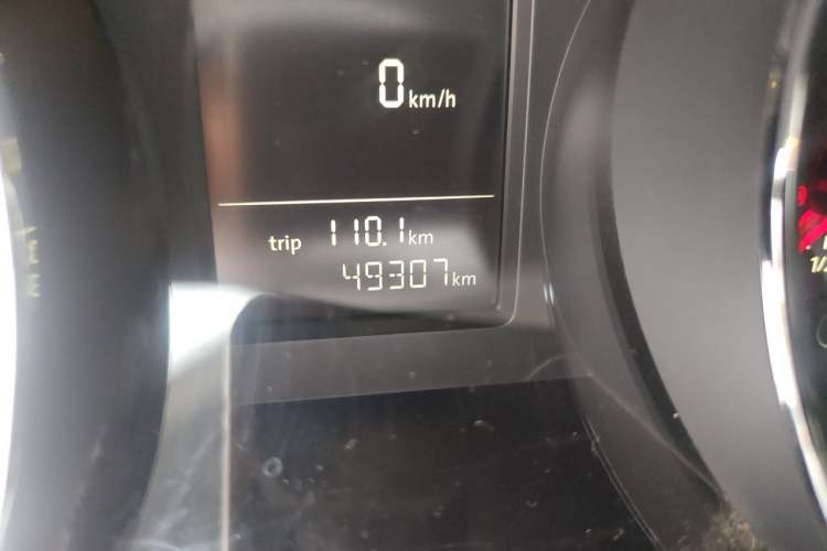 Used Volkswagen Sagitar 2015 230TSI Automatic Comfort Version Odometer Close Up