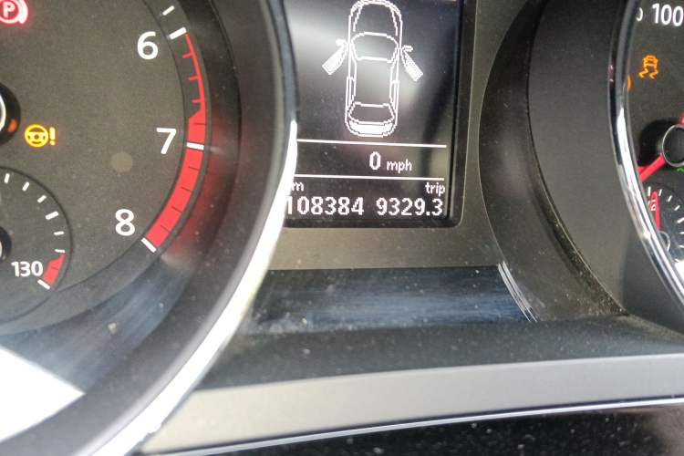 Used Volkswagen Sagitar 2015 230TSI Automatic Luxury Model Odometer Close Up