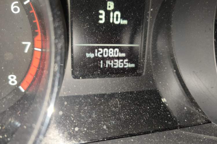 Used Volkswagen Sagitar 2015 230TSI Automatic Comfort Version Odometer Close Up