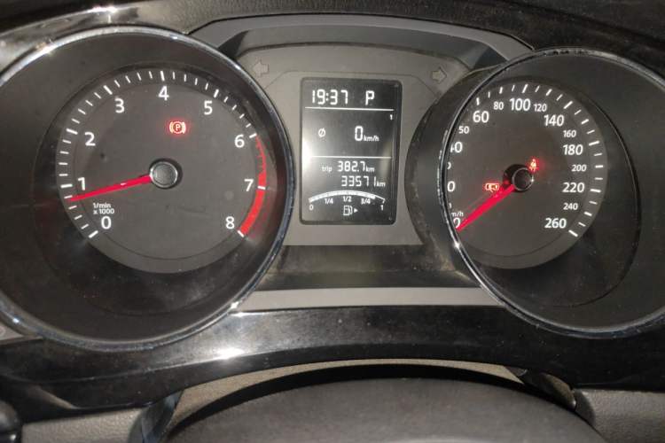 Used Volkswagen Sagitar 2015 1.6L Automatic Comfort Model Odometer Close Up