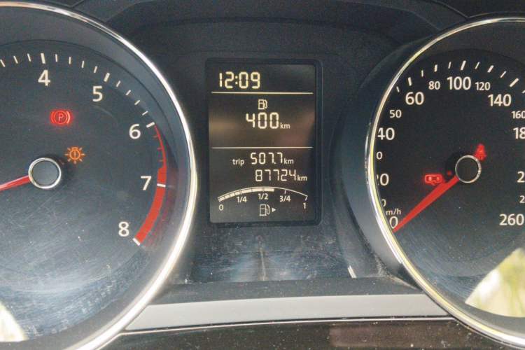 Used Volkswagen Sagitar 2015 1.6L Manual Comfort Model Odometer Close Up