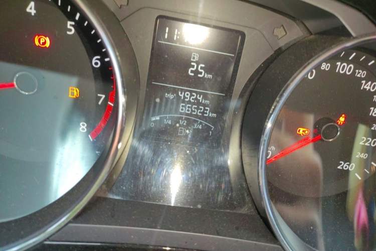 Used Volkswagen Sagitar 2015 1.6L Manual Comfort Model Odometer Close Up