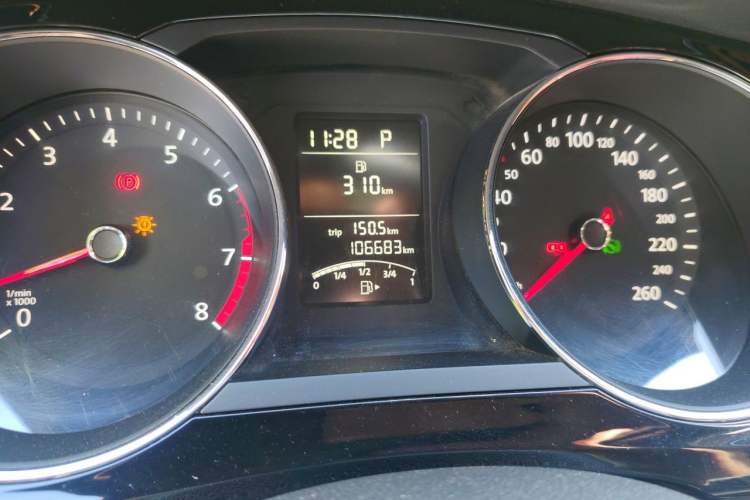 Used Volkswagen Sagitar 2015 1.6L Automatic Comfort Model Odometer Close Up